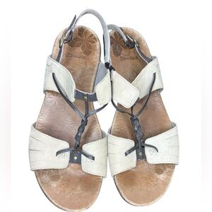 Merrell Micca Silver Lining Sandals Strappy Cream
Leather Flats Ankle Strap